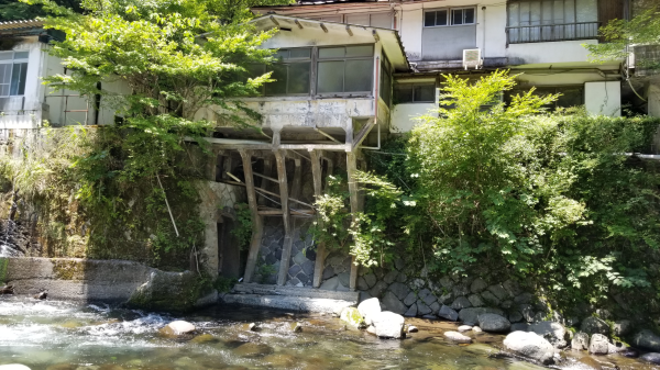 湯川屋